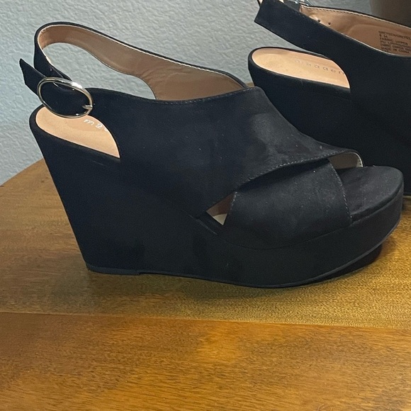 Madden Girl Black Wedge Sandals Faux black Suede size 9 - Picture 6 of 8